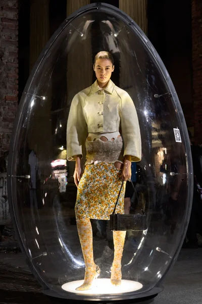Look 32